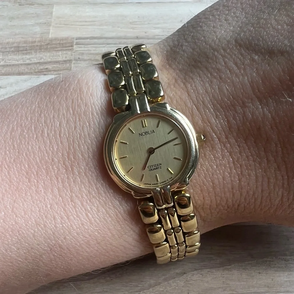 Noblia Citizen ladies gold tone dress watch NEW BATTERY